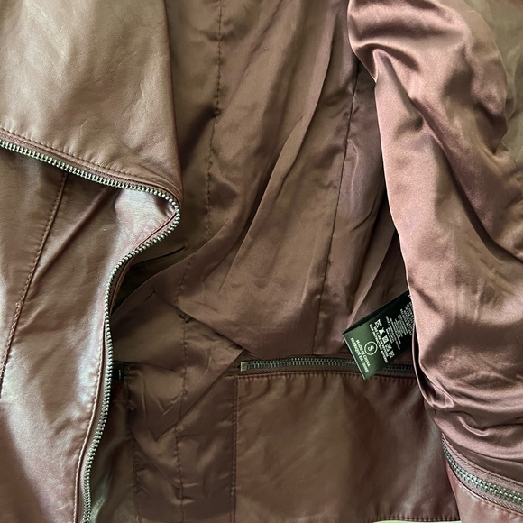 BlankNYC. Nordstrom. Nice Jacket. Lined. Sporty & perfect for Christmas. - Picture 4 of 5